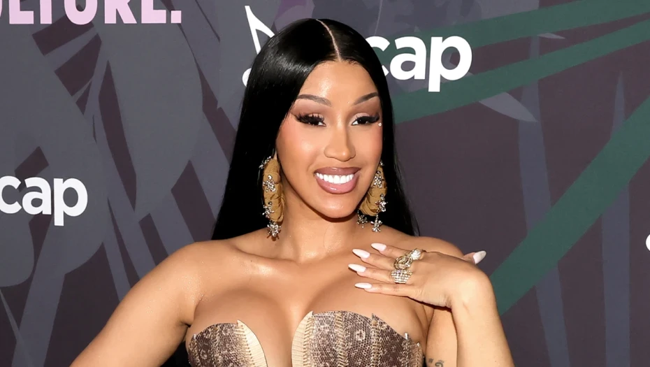 Έξω φρενών η Cardi B - Πέταξε μαρκαδόρο σε δημοσιογράφο έξω από το δικαστήριο