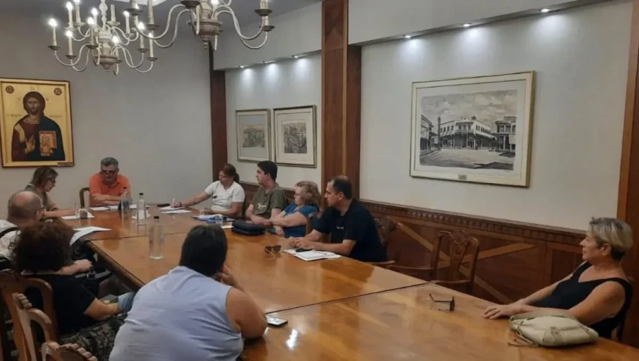 Συνάντηση Μητλιάγκα με εκπροσώπους φορέων ΑμεΑ για τις δημόσιες θέσεις στάθμευσης της πόλης των Σερρών