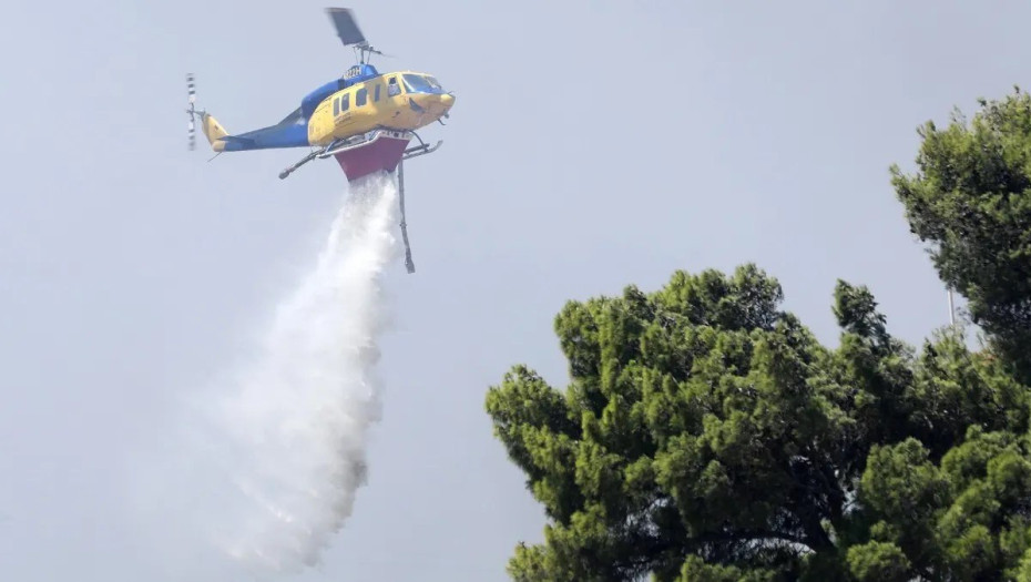 Φωτιά σε δασική έκταση στο Εξαμίλι στη Θεσσαλονίκη – Κινητοποιήθηκαν και δύο ελικόπτερα