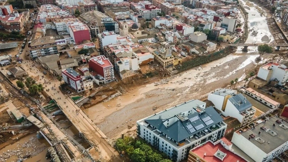 Ισπανία: Έκλεισαν σχολεία και παραλίες στην Ίμπιζα λόγω της καταρρακτώδους βροχής