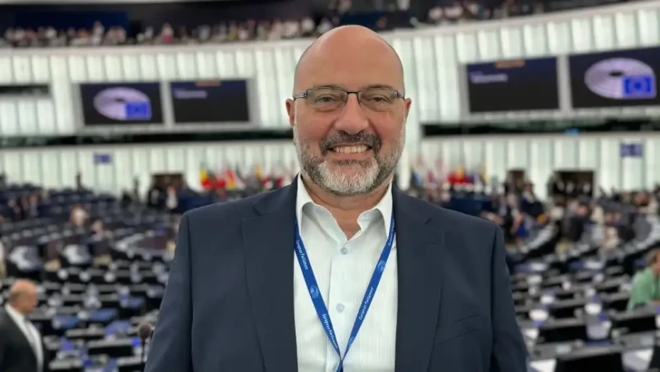 Κομισιόν σε Σάκη Αρναούτογλου-Μέτριος παράγοντας Καινοτομίας η Ελλάδα