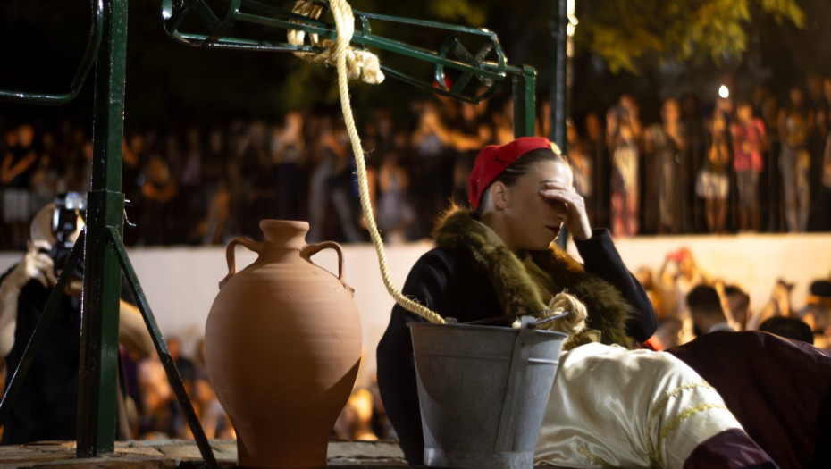 ΓΕΡΑΚΙΝΕΙΑ 2025: Με την αναπαράσταση της πτώσης της Γερακίνας στο πηγάδι άνοιξε η αυλαία των φετινών εκδηλώσεων