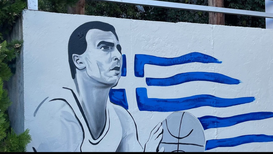 Θεσσαλονίκη: Γκράφιτι με τον Νίκο Γκάλη στο γυμναστήριο του ΑΠΘ