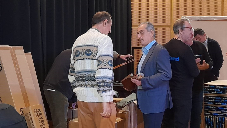 Από τη Περιφερειακή Ενότητα Σερρών Δωρεά μουσικών οργάνων στο Μουσικό Σχολείο Σερρών