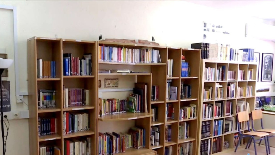 Στη Σχολική - Δανειστική Βιβλιοθήκη «ΒΑΣΙΛΕΙΟΣ ΜΑΝΤΖΑΡΟΥΔΗΣ» του Γυμνασίου Σκουτάρεως «ΤΟ ΠΑΙΔΙ ΠΟΥ ΑΛΛΑΞΕ ΤΟΝ ΚΟΣΜΟ» της Σταυρούλας Ραντούδη