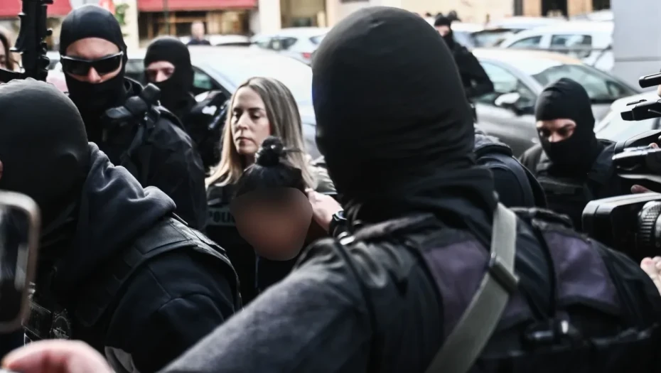 Σαλαμίνα: «Βρήκα ένα μαχαίρι και τη χτύπησα»: Η κυνική ομολογία της νύφης που σκότωσε την πεθερά της