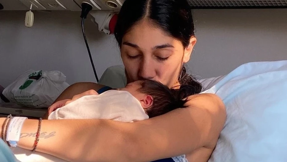 Γέννησε η Παρασκευή Κερασιώτη – Οι πρώτες φωτογραφίες με τον γιο της και η συγκίνηση