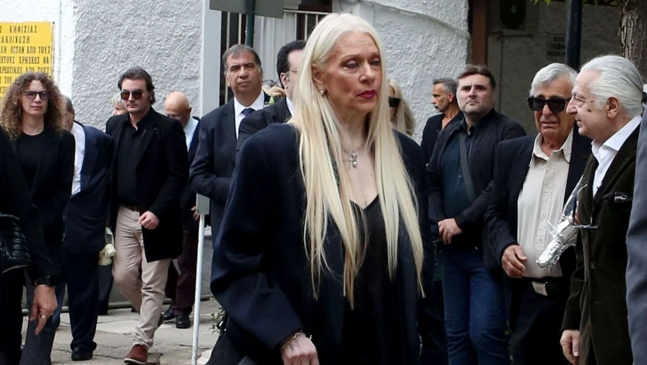 Το τελευταίο «αντίο» στον Γιώργο Νιάρχο – Καταρρακωμένη η Μάρα Θρασυβουλίδου