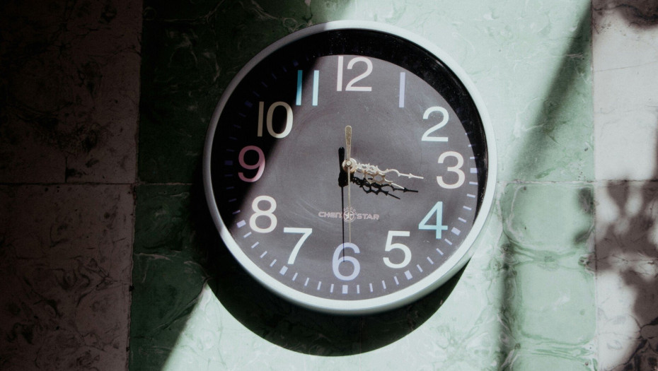 Αλλαγή ώρας 2025: Πότε ρυθμίζουμε τα ρολόγια μας μία ώρα πίσω