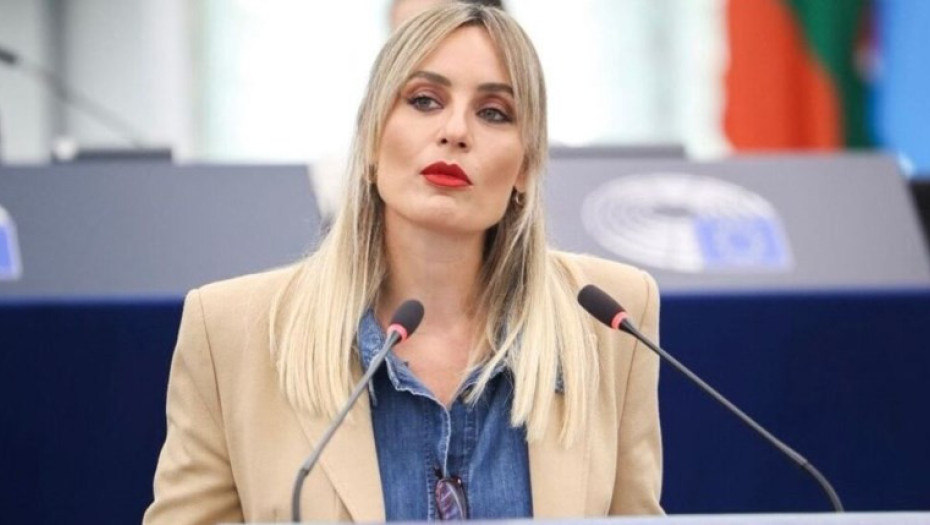 Ελεονώρα Μελέτη -Τα Γλυπτά του Παρθενώνα είναι σύμβολο όχι ντεκόρ δεξιώσεων