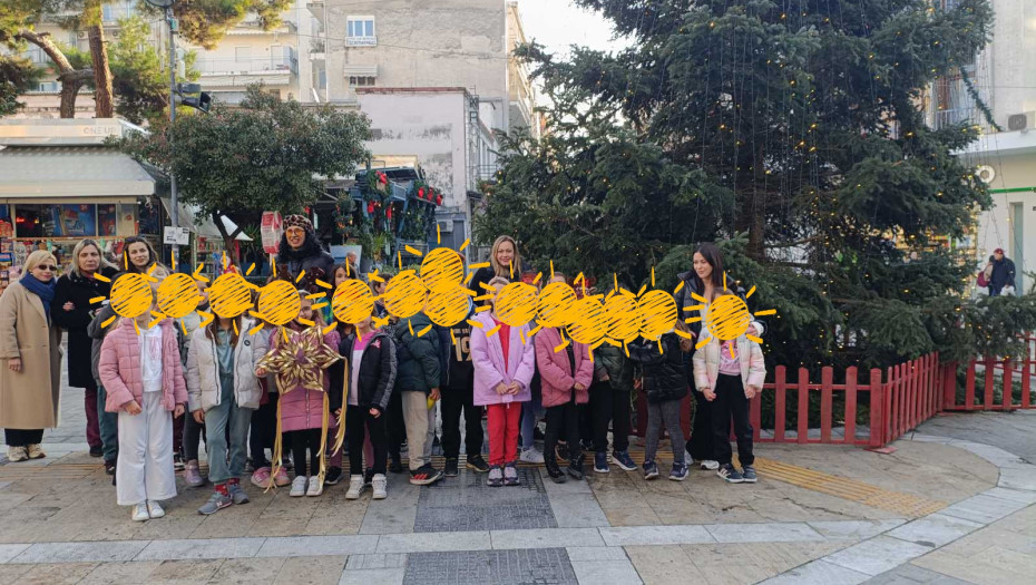 Πολιτεία των Ευχών: Μαθήτριες και μαθητές στολίζουν το Δέντρο των Παραμυθιών