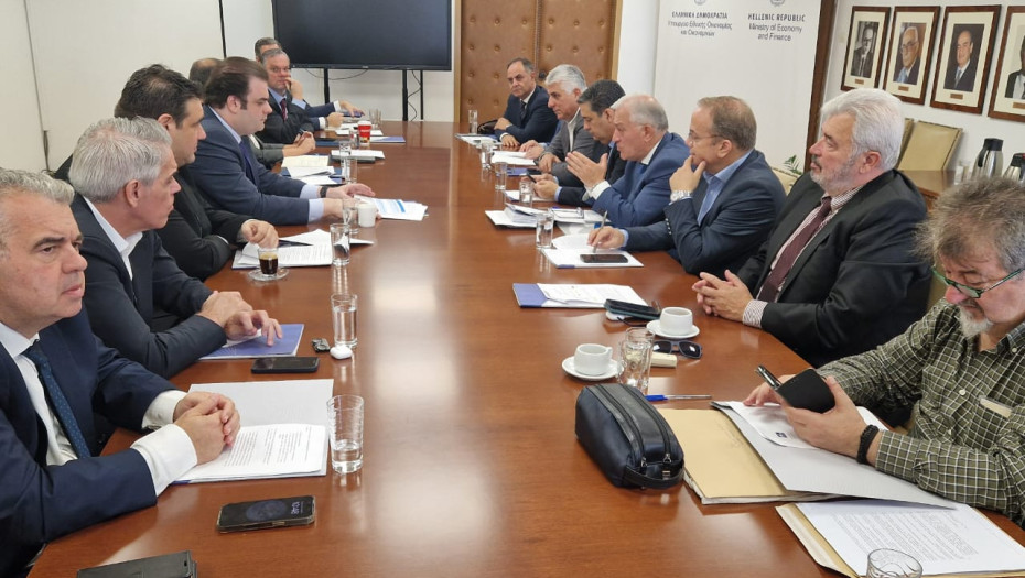 Η κυβέρνηση δίνει τη “χαριστική βολή” στην αυτοδιοίκηση με συνοδοιπόρο τη νεοδημοκρατική ηγεσία της ΚΕΔΕ