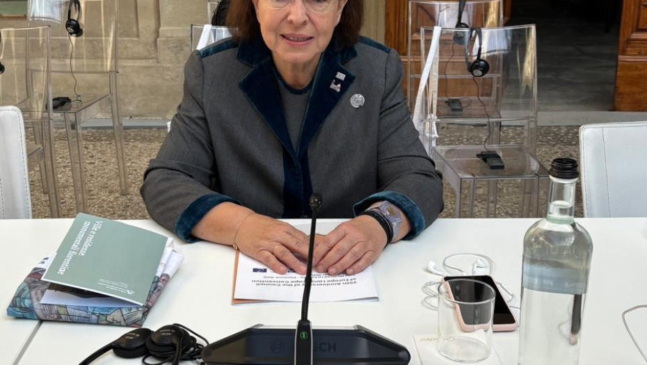 Λίνα Μενδώνη από τη Φλωρεντία: «Οφείλουμε να ενσωματώσουμε τα ανθρώπινα δικαιώματα, τη δημοκρατία, το κράτος δικαίου στο νέο, συνεκτικό ευρωπαϊκό περιβαλλοντικό όραμα»