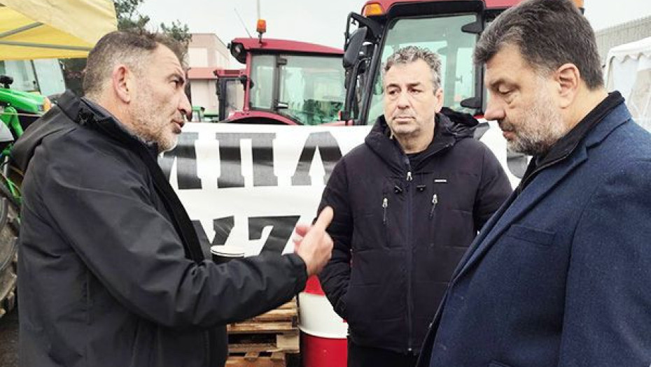 Η παράταξη του ΠΑΣΟΚ στη ΠΚΜ στο μπλόκο Ευζώνων