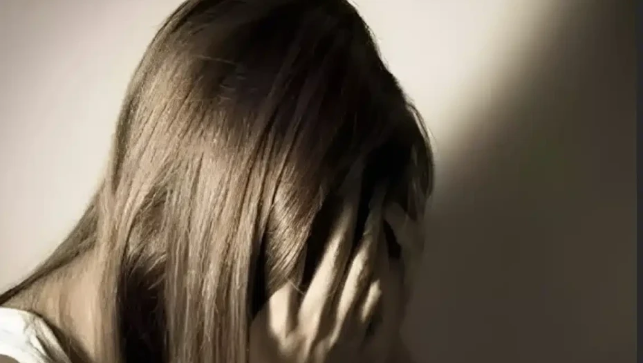 Φρίκη για 40χρονη Ελληνίδα, στα χέρια του συζύγου της – «Θα σε ξ@@@@@…μου ήρθαν α@@@@»