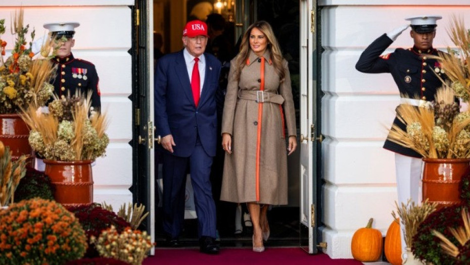 Ο πρόεδρος Τραμπ αποκαλύπτει το ανακαινισμένο μπάνιο του υπνοδωματίου Λίνκολν