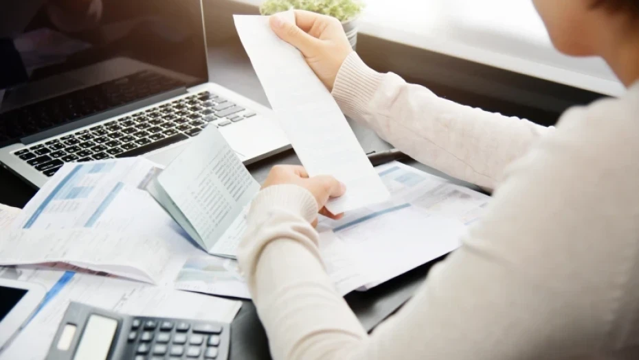 Διπλή ρύθμιση ανάσα για χιλιάδες επαγγελματίες και νοικοκυριά: Τέλος η «ομηρία» από χρέη