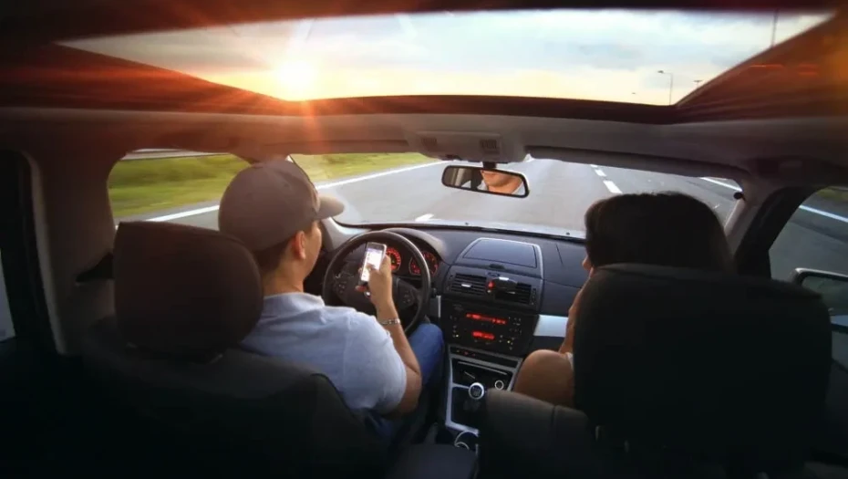 Οι πιο επικίνδυνες συνήθειες πίσω από το τιμόνι