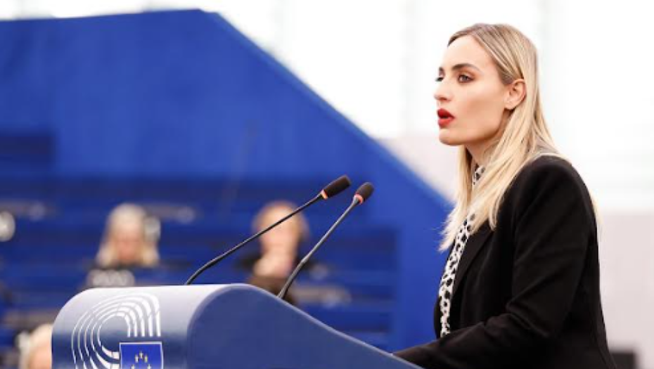 Παρέμβαση της Ελεονώρας Μελέτη για την «σύγχρονη δολοφονία χαρακτήρα» στο διαδίκτυο