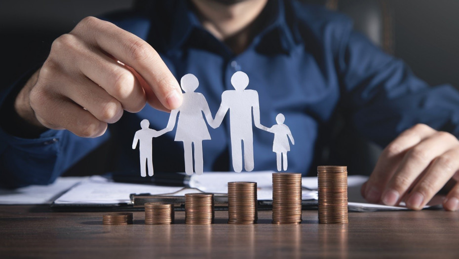 ΙΜΕ ΓΣΕΒΕΕ: Η ακρίβεια "τεντώνει" τα ελληνικά νοικοκυριά και οδηγεί σε στερήσεις