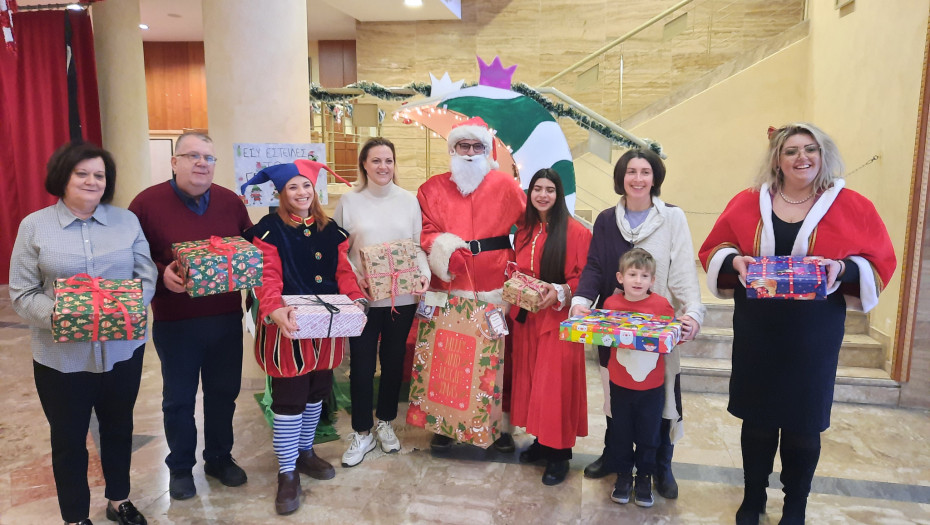 Δήμος Σερρών: Συγκινητική ανταπόκριση των Σερραίων στη δράση «Γίνε Άη Βασίλης για ένα παιδί»