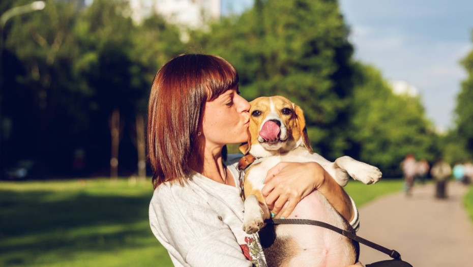 Πολλές γυναίκες προτιμούν τον σκύλο τους παρά έναν σύντροφο