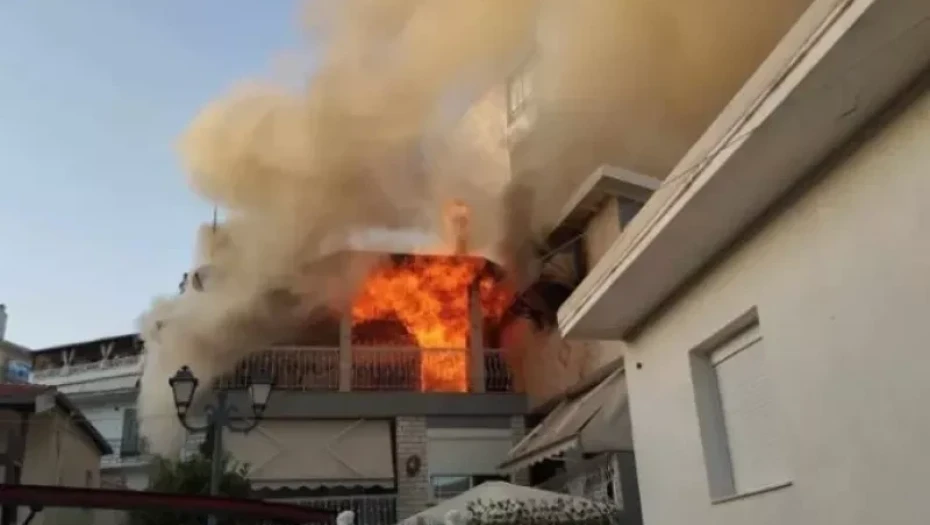 Φωτιά σε μονοκατοικία στην Κοζάνη - Επί τόπου η Πυροσβεστική