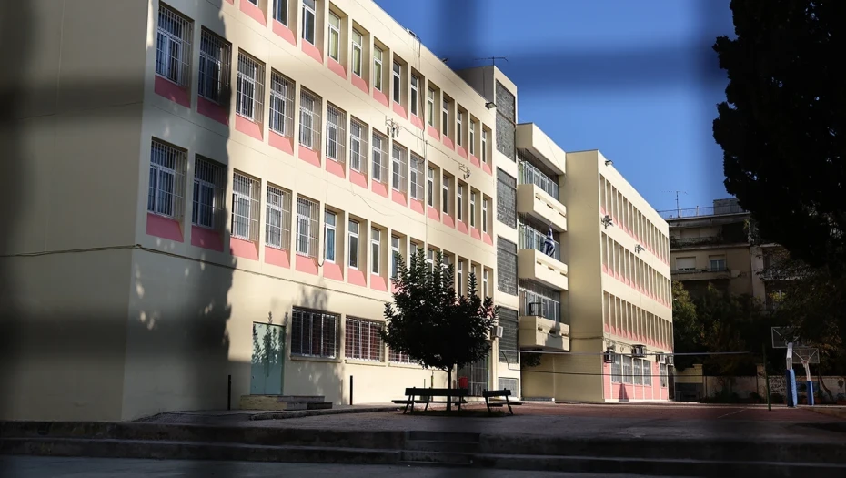 Εκτός σχολικής μονάδας η διευθύντρια του ΕΠΑΛ Χαλανδρίου που έβαζε μαθητές να σκάβουν