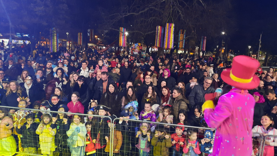 Οι Σερραίοι και οι Σερραίες τίμησαν το έθιμο της Τσικνοπέμπτης