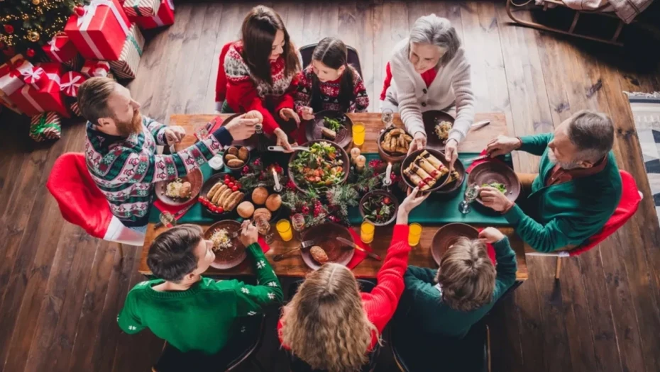 Εορταστικό τραπέζι: Τι προκαλεί ένα λουκούλλειο γεύμα στον εγκέφαλο – Το επικίνδυνο σενάριο