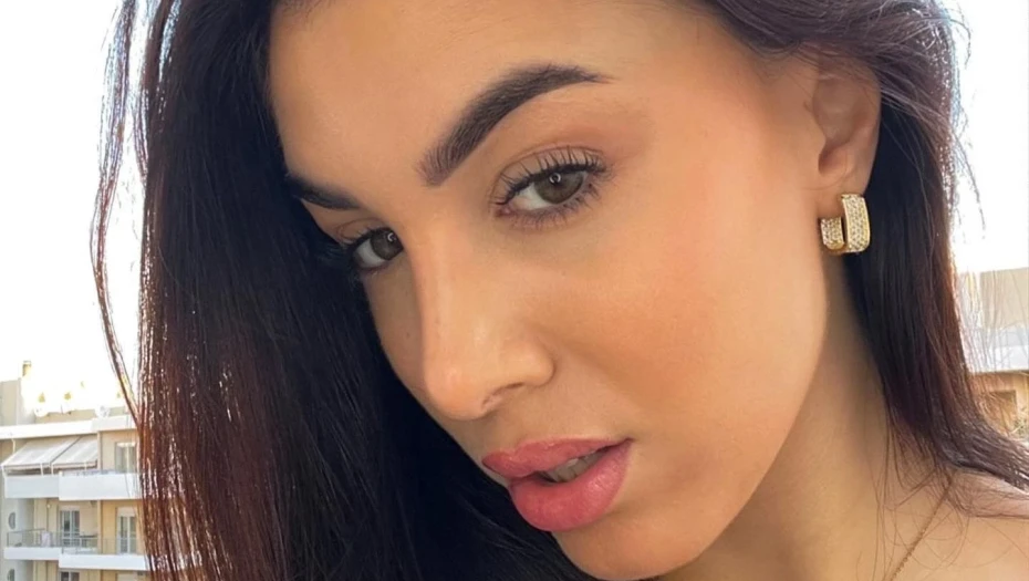 Μαρία Χολίδου: Η αυτοκράτειρα του unfollow και το βασίλειο της μικρής λίστας