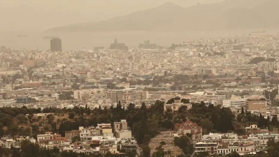 Αφρικανική σκόνη «σκεπάζει» τη χώρα - Ποιες περιοχές θα επηρεαστούν τις επόμενες ώρες