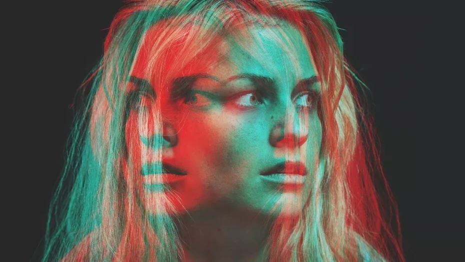 Δύο συμπτώματα σχιζοφρένειας που «γεννά» το ταραγμένο μυαλό