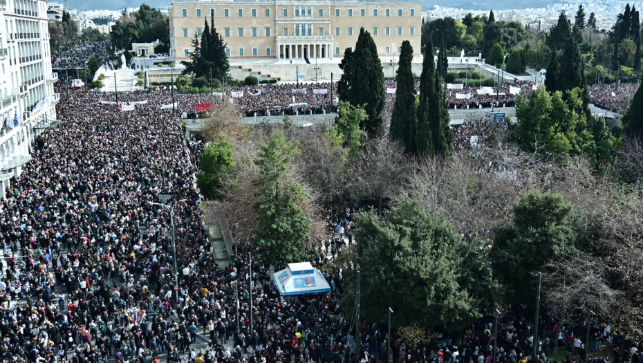 Δύο συλλήψεις και 67 προσαγωγές στην συγκέντρωση του Συντάγματος για τα Τέμπη