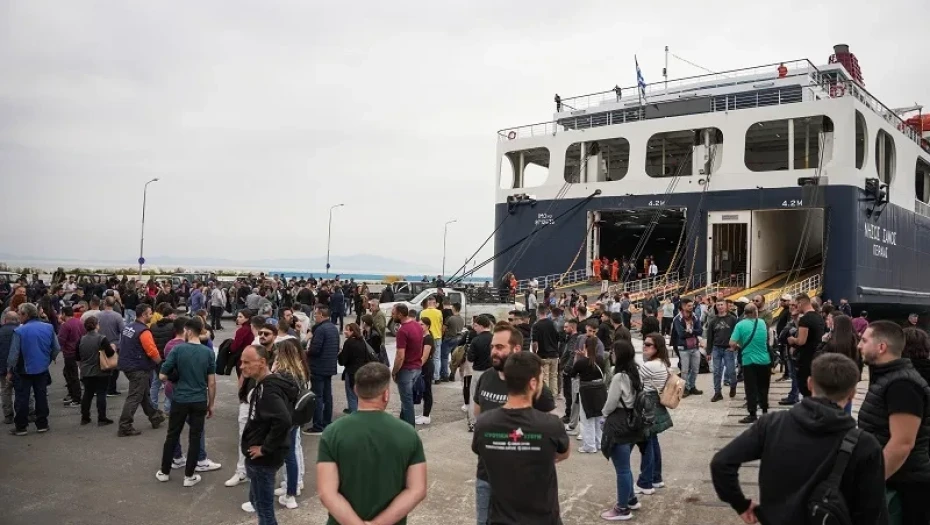 Μυτιλήνη: Κατάληψη καταπέλτη πλοίου από κτηνοτρόφους- Εκτός πλοίου οι μισοί επιβάτες, ΙΧ και φορτηγά