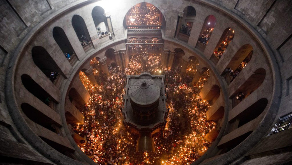 Άγιο Φως: Η τελετή Αφής και το σχέδιο διανομής Του σε όλη την Ελλάδα – Πότε θα βρίσκεται στην Αθήνα