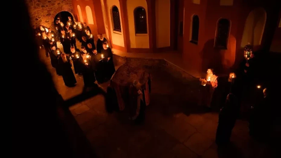 Ο εορτασμός του Πάσχα στο Άγιον Όρος με κατάνυξη, ευλάβεια και βυζαντινή λαμπρότητα