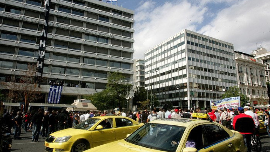 Ψήφισμα ΓΣΕΒΕΕ υπέρ των ΤΑΞΙ: Ζητά απόσυρση ρυθμίσεων για τις πλατφόρμες