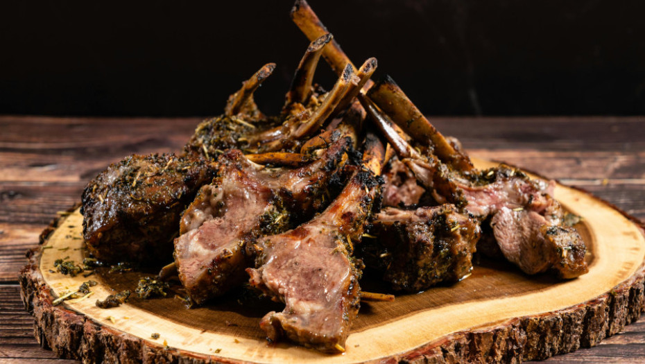 Αρνί στο φούρνο - Το απλό μυστικό για να γίνει «λουκούμι»