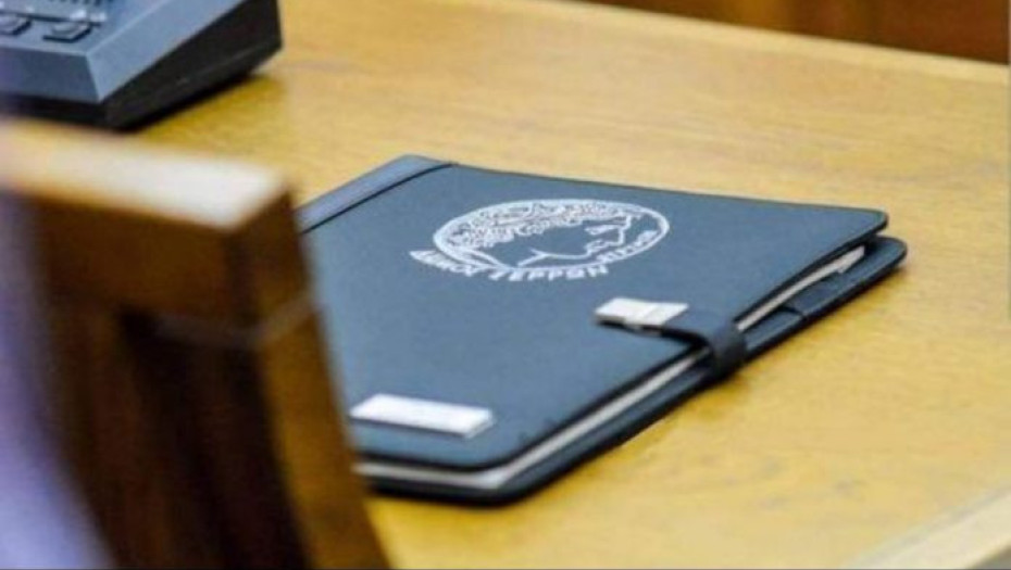 Apolitic: Δεν ανθίζουν όλα τα  λουλούδια  κάθε  εποχή...