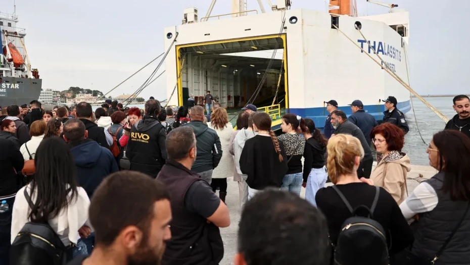 Μυτιλήνη: Οι κτηνοτρόφοι Μεσοτόπου απέκλεισαν την είσοδο του χωριού - Ζητούν εμβόλια για τα ζώα