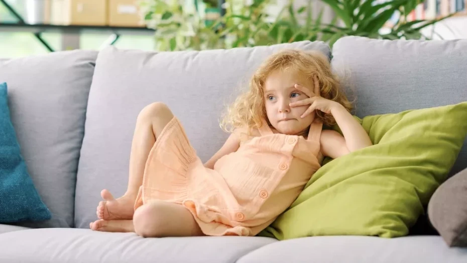 Γονείς: Πόσο να μας ανησυχήσει το παιδί που «βαριέται»; Ο ειδικός απαντά