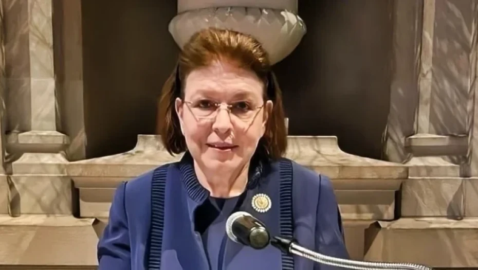 Η Λίνα Μενδώνη για την απόκτηση της συλλογής  Χόιερ