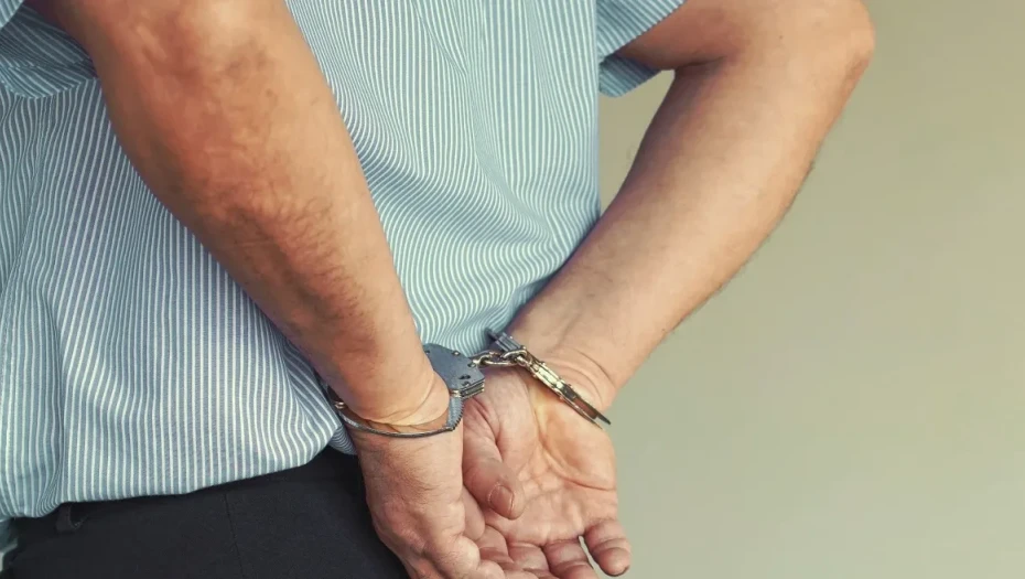 Συνελήφθη 44χρονος στην Ελευσίνα, είχε πάνω του περισσότερα από 630 βεγγαλικά