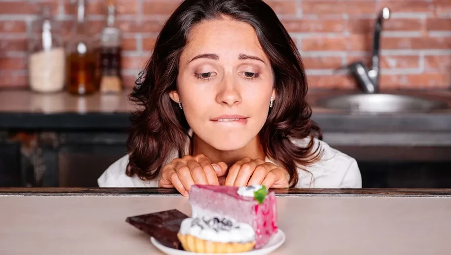 Πώς θα αντισταθούμε στον πειρασμό της ζάχαρης – Το κόλπο που προτείνει ψυχολόγος