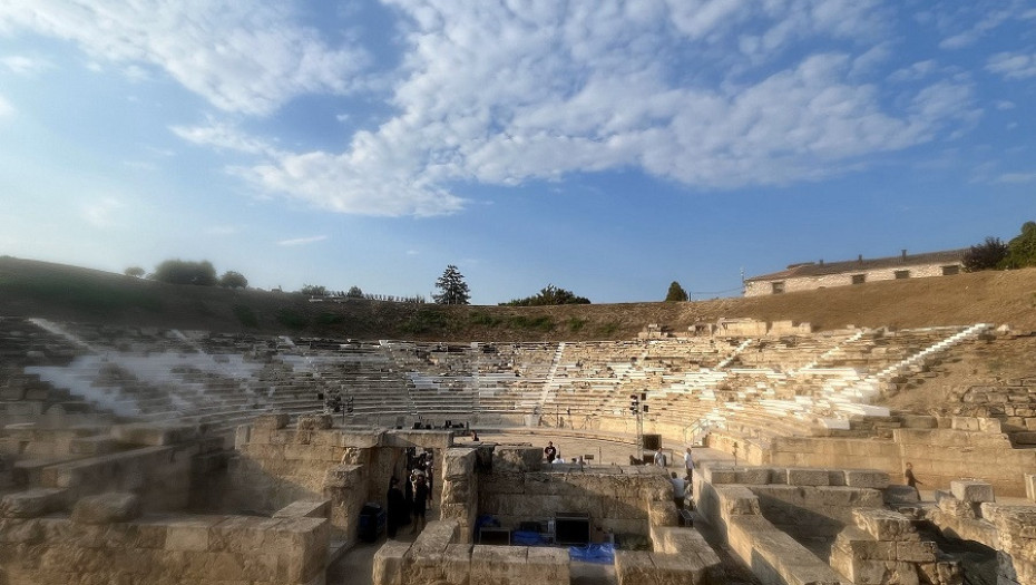 Αποκαθίσταται το σκηνικό οικοδόμημα του αρχαίου θεάτρου της Λάρισας από το Υπουργείο Πολιτισμού