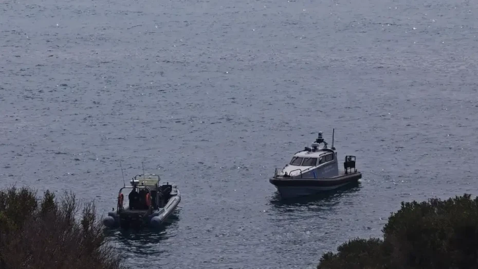 Βουλιαγμένη: Σε εξέλιξη η επιχείρηση ανάσυρσης της σορού του 34χρονου δύτη