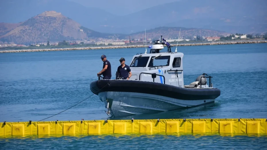 Καταδίωξη σκάφους με 14 μετανάστες στην Σάμο - Συνελήφθη ο φερόμενος διακινητής