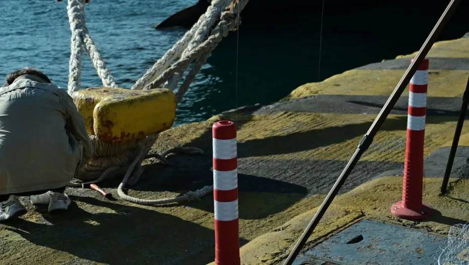 Δύο συλλήψεις για περιστατικό ρύπανσης κατά τον ανεφοδιασμό κρουαζιερόπλοιου στον Πειραιά