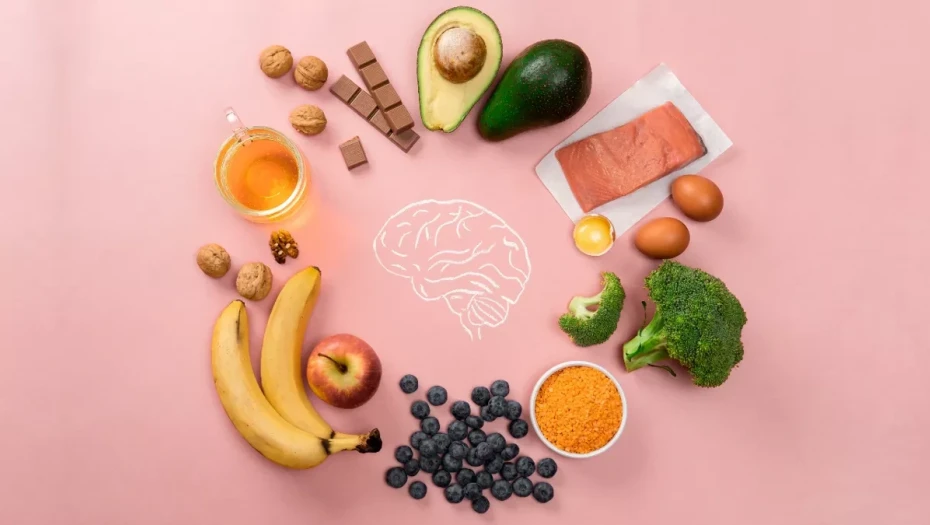 Εγκέφαλος: 7 τροφές που ένας νευροχειρουργός δεν βάζει ποτέ στο πιάτο του